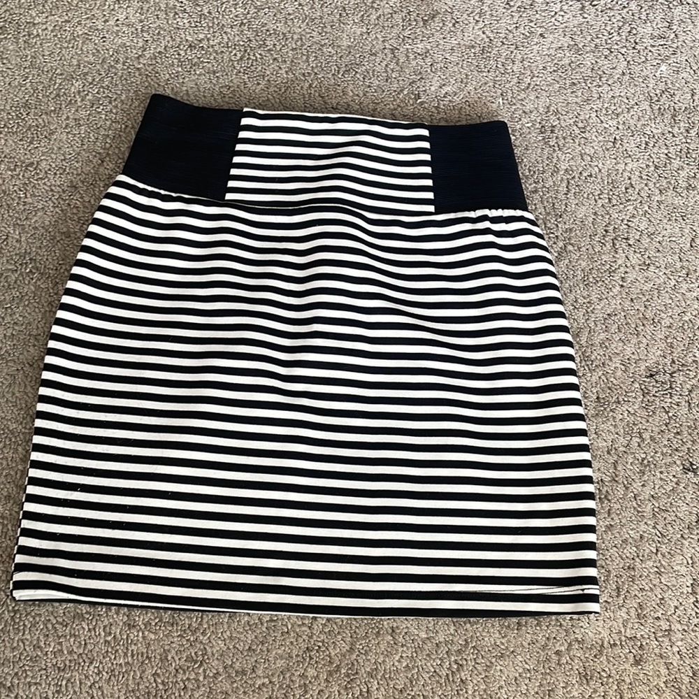 Black and White griped Skirt. Size Medium
